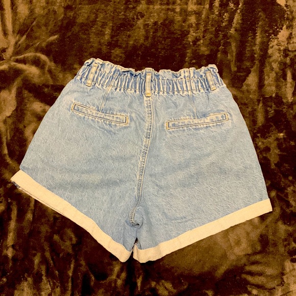 “Garage” paper bag waist denim shorts, size 5, great condition. - Picture 2 of 3